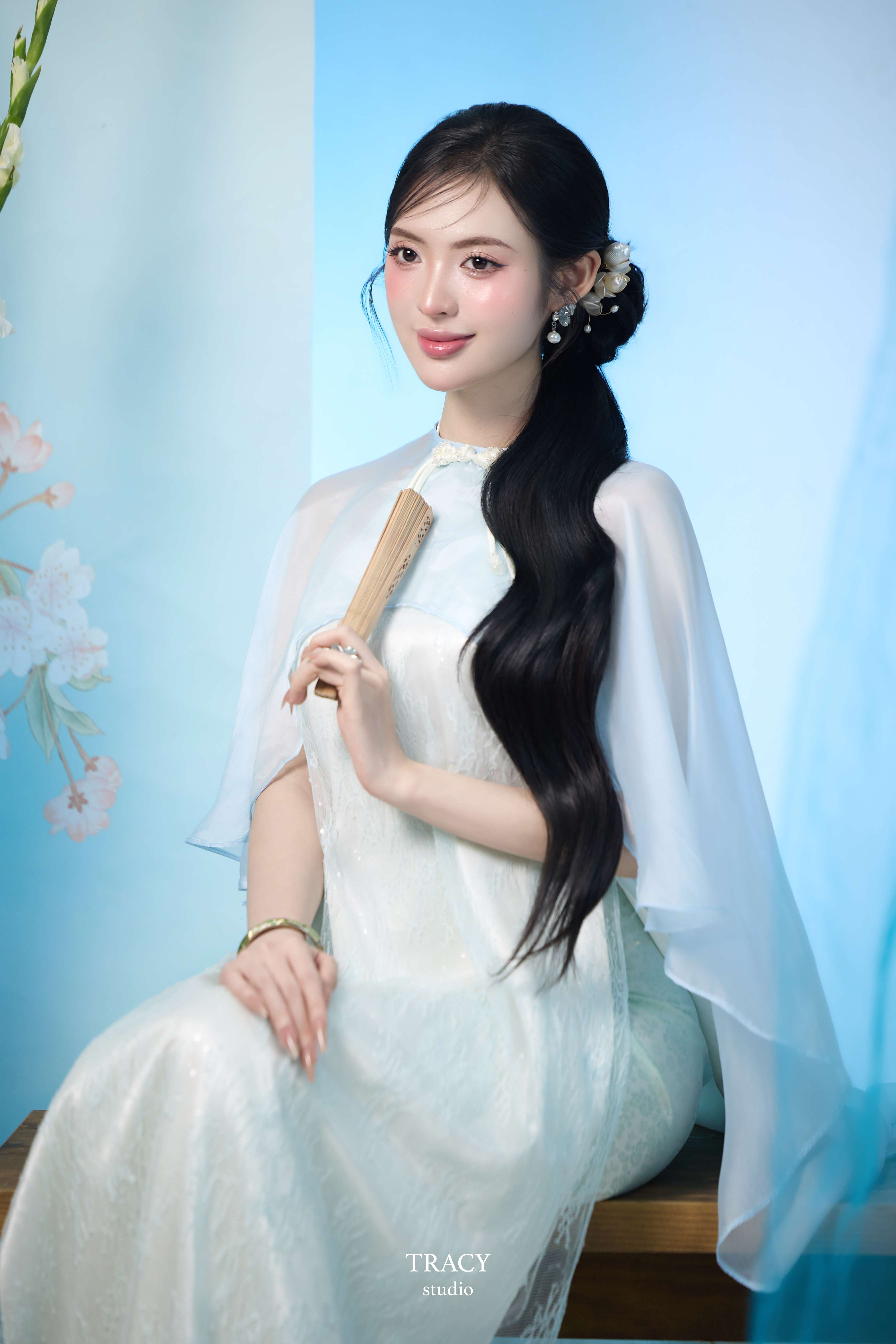 frontend/img/gallery/anh-tet-yem-ao-dai/tracy-studio-chup-concept-yem-thien-thanh (5).jpg